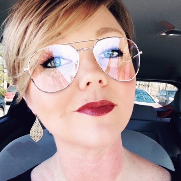 Meet your Posher, Tara - Picture 3 of 4